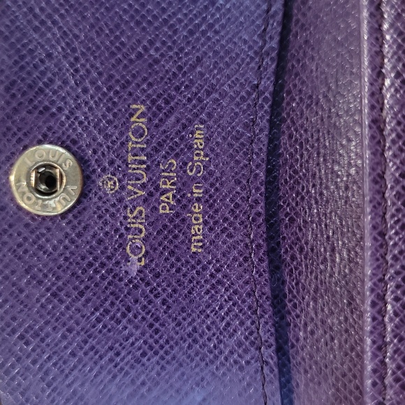 Authentic Louis Vuitton Epi card wallet - Picture 7 of 10